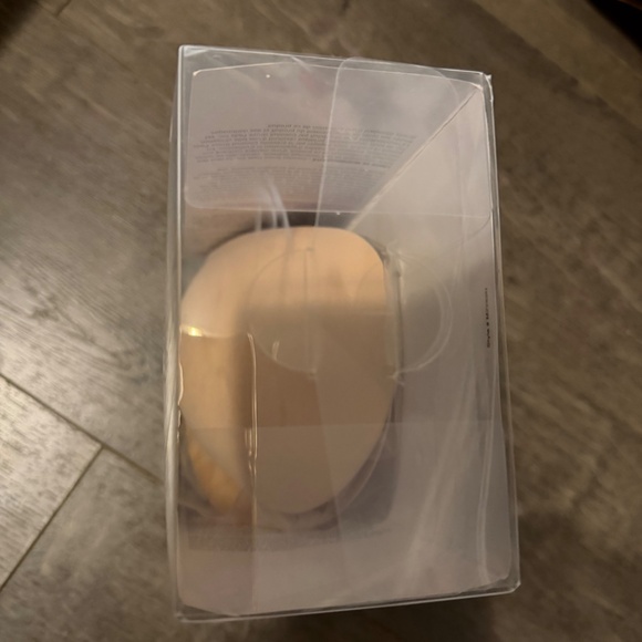 Madenform Invisible Adhesive Bra - Picture 6 of 6